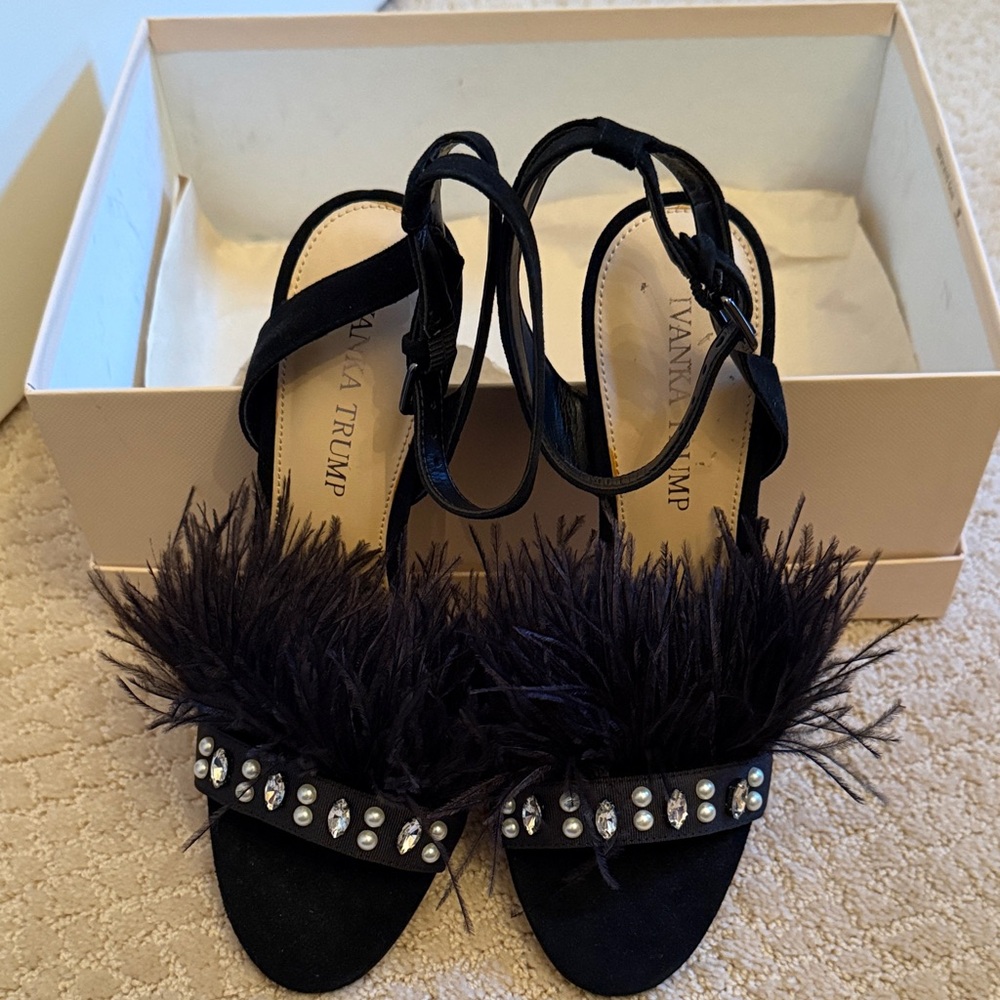 Pearls and Feathers Ivanka Trump Heels sz 7